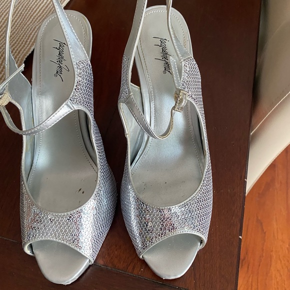 Sequenced peep toe heel - Picture 1 of 3